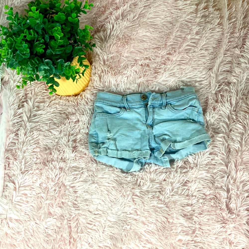 Girls 9/10 Abercrombie kids jean ripped shorts with zipper and button like new.